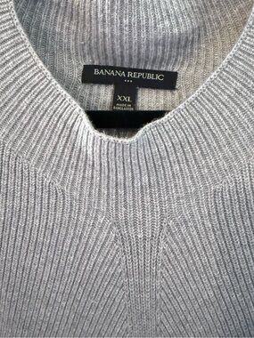 Banana Republic Light Gray Crewneck Sweater